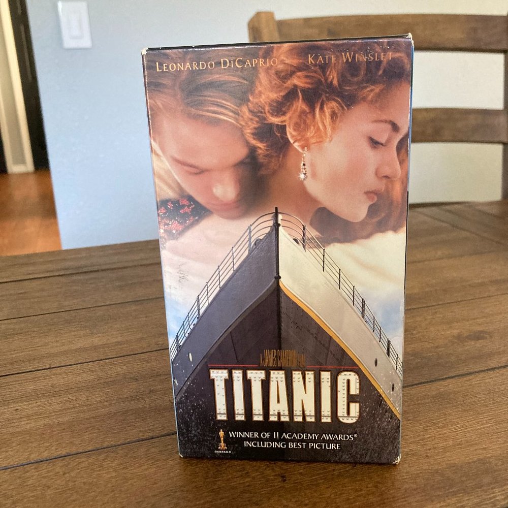 Titanic VHS - Picture 1 of 3